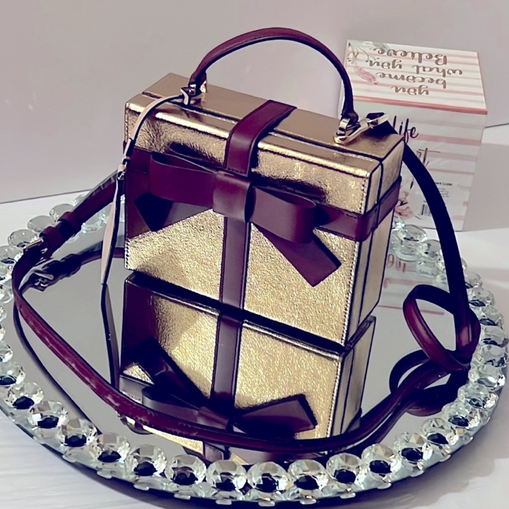 Kate Spade wrapping party gift box present Crossbody bag NWT Novelty - Picture 3 of 16